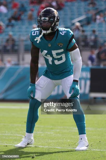 Lavon Chaisson of the Jacksonville Jaguars in coverage prior to the game against the San Francisco 49ers at TIAA Bank Field on November 21, 2021 in...