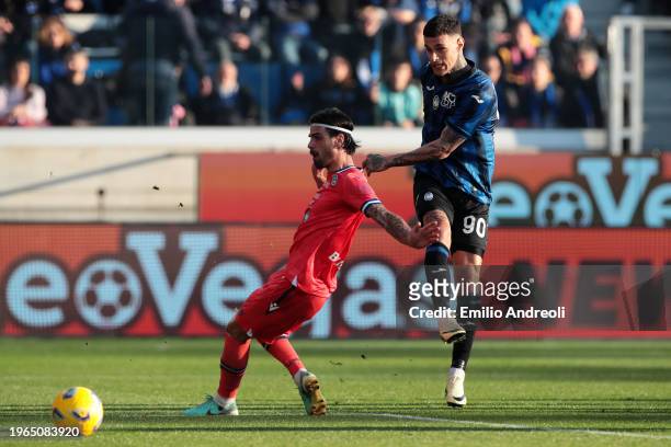 Gianluca Scamacca of Atalanta BC scores their sides second goal during the Serie A TIM match between Atalanta BC and Udinese Calcio - Serie A TIM at...