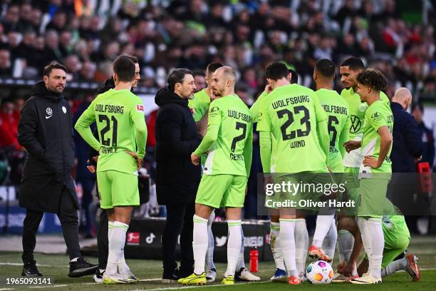 Niko Kovac, Head Coach of VfL Wolfsburg, gives his side instructions during the Bundesliga match between VfL Wolfsburg and 1. FC Köln at Volkswagen...