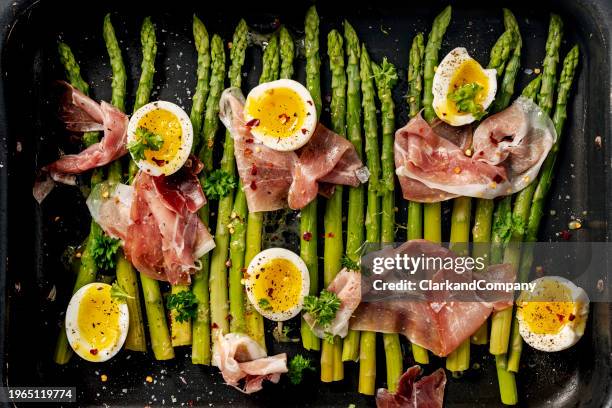 asparagus with eggs and prosciutto - prosciutto stock pictures, royalty-free photos & images