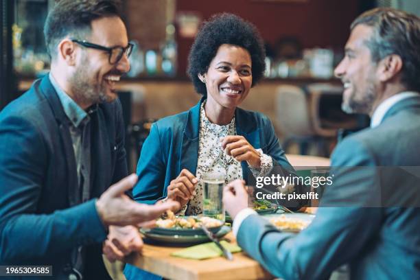 negocios y estilo de vida - comida de negocios fotografías e imágenes de stock