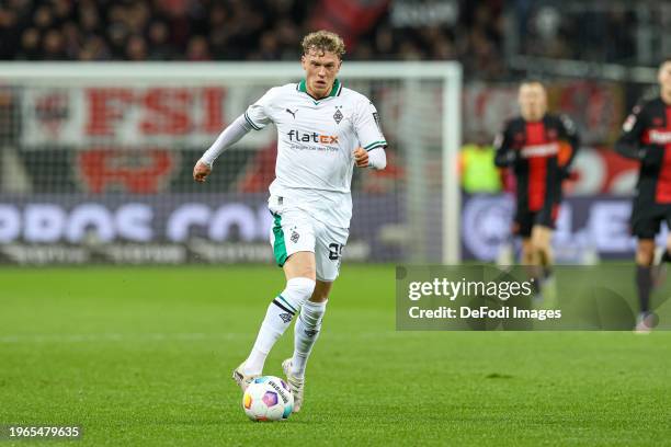 Robin Hack of Borussia Moenchengladbach controls the ball during the Bundesliga match between Bayer 04 Leverkusen and Borussia Mönchengladbach at...