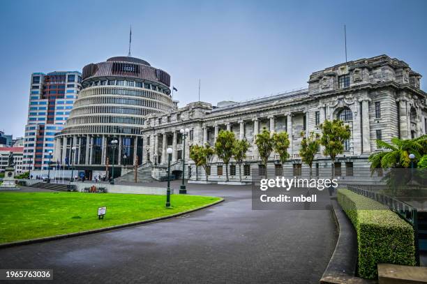 new zealand beehive executive wing 1977 and parliament house 1922 - wellington new zealand - parliament house new zealand stock pictures, royalty-free photos & images