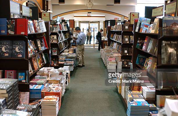 Customers shop at Barnes and Noble in Rockefeller Center May 1, 2003 in New York City.