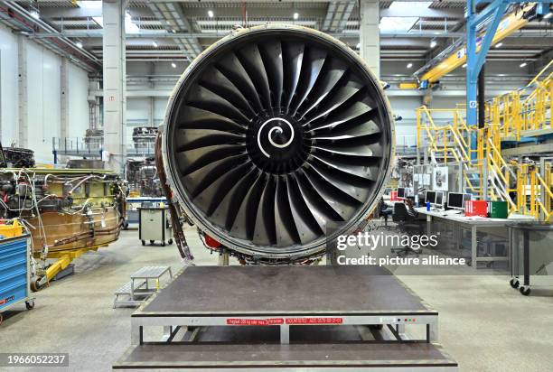 January 2024, Thuringia, Arnstadt: A Rolls-Royce Trent 700 engine for the Airbus A330 stands in a workshop of N3 Engine Overhaul Services GmbH. The...