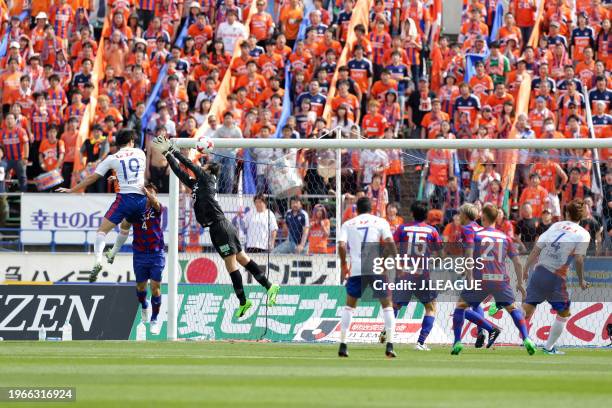 Kisho Yano of Albirex Niigata heads to score the team's second goal during the J.League J1 match between Ventforet Kofu and Albirex Niigata at...