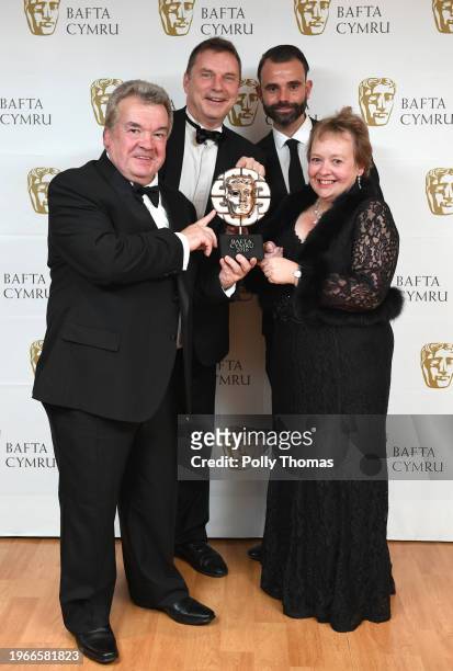 Rondo Production Team winners of Live Outside Broadcast Award for Cor Cymru: Y Rownd Derfynol