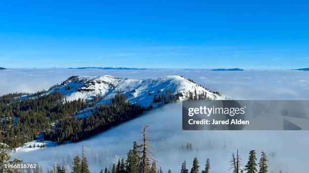 mount judah, judah mountain, mount judah loop trail, pacific crest trail, sierra nevada mountain peak, sugar bowl ski resort, snow covered mountain peak summit above the clouds, view from mount lincoln, california - looppiste stock pictures, royalty-free photos & images