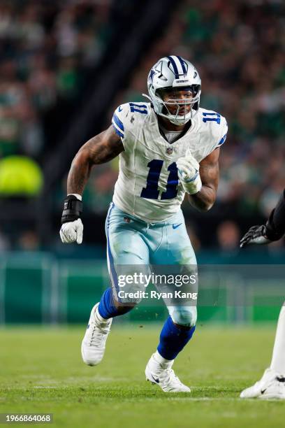 Micah Parsons of the Dallas Cowboys runs around the edge during an NFL football game against the Philadelphia Eagles at Lincoln Financial Field on...