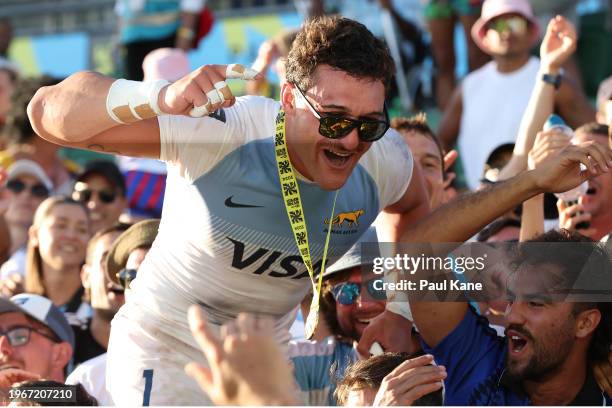 Rodrigo Isgro of Argentina celebrates with supporters after winning the 2024 Perth SVNS men's Cup Final match between Argentina and Australia at HBF...