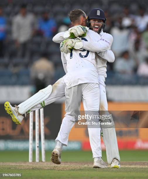 England wicketkeeper Ben Foakes celebrates with Tom Hartley after taking the final wicket during day four of the 1st Test Match between India and...