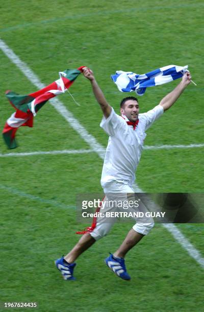 L'ancien participant à l'émission Loft Story, Félicien, court sur le terrain, avant la finale du championnat de France de rugby qui oppose le...