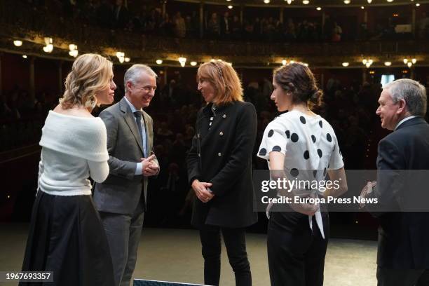 The president of Sabino Arana Fundazioa , Mireia Zarate, the Lehendakari, Iñigo Urkullu, the ambassador of the Laboral Kutxa-Fundacion Euskadi...