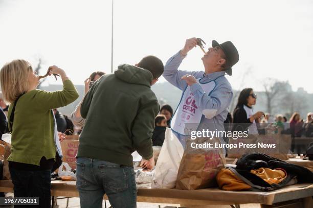 People eat calçots, on January 28 in Valls, Tarragona, Catalonia, Spain. The last Sunday of January is celebrated in Valls the Great Feast of the...