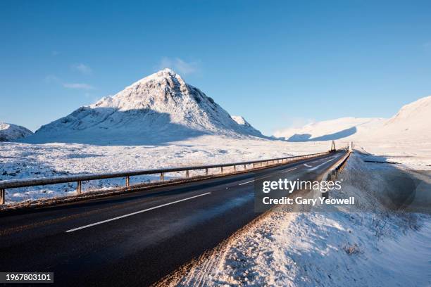 road leading into the distance in frozen winter landscape - grampians stock pictures, royalty-free photos & images