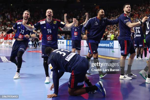 Players of France celebrate victory after the Men's EHF Euro 2024 final match between Denmark and France at Lanxess Arena on January 28, 2024 in...