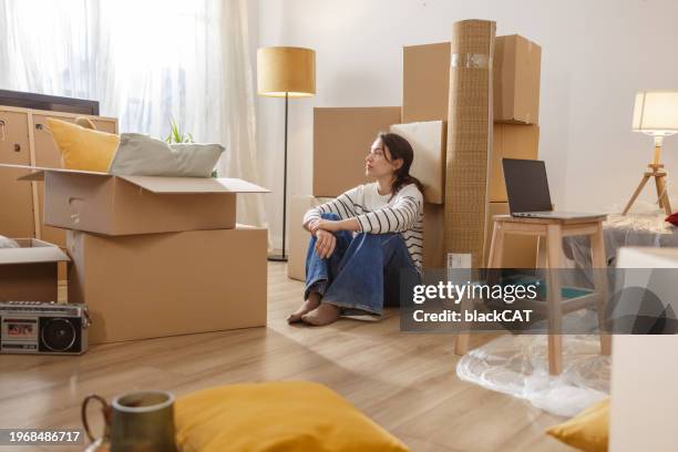 young woman is sad about moving - packing house stock pictures, royalty-free photos & images