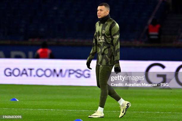 Kylian Mbappe of Paris Saint-Germain warms up before the Ligue 1 Uber Eats match between Paris Saint-Germain and Stade Brestois 29 at Parc des...