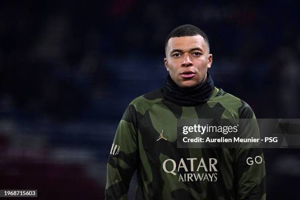 Kylian Mbappe of Paris Saint-Germain warms up before the Ligue 1 Uber Eats match between Paris Saint-Germain and Stade Brestois 29 at Parc des...