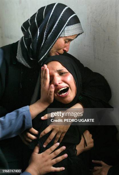 The wife of Palestinian Osama al-Sneiri mourns the death of her husband in Deir al-Balah in the Gaza Strip 27 November 2003. Al-Sneiri was killed by...