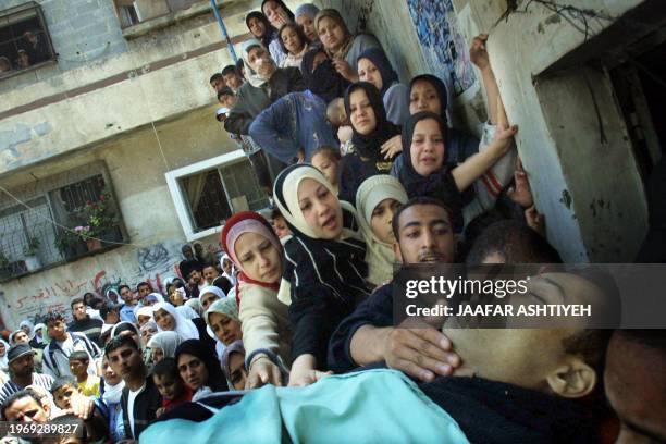 Palestinian mourners bid farewell to Al-Aqsa Martyrs Brigades militant Bilal Abu Amsha during his funeral 22 April 2004 in the West Bank town of...