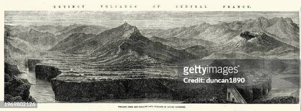 火山円錐形と玄武岩質溶岩流、ジャウジャック、アルデッシュ、フランス、1850年代 - basalt点のイラスト素材／クリップアート素材／マンガ素材／アイコン素材