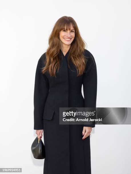 Julia Roberts attends the "Les Sculptures" Jacquemus' Fashion Show at Fondation Maeght on January 29, 2024 in Saint-Paul-De-Vence, France.
