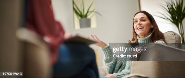 terapia di consulenza - psicoterapeuta foto e immagini stock