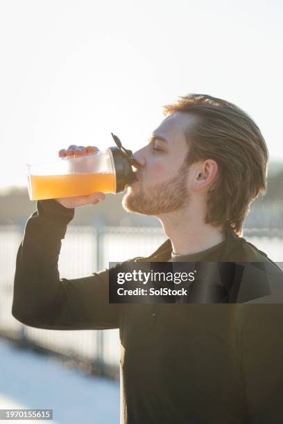 post run hydration - clear sky stock pictures, royalty-free photos & images