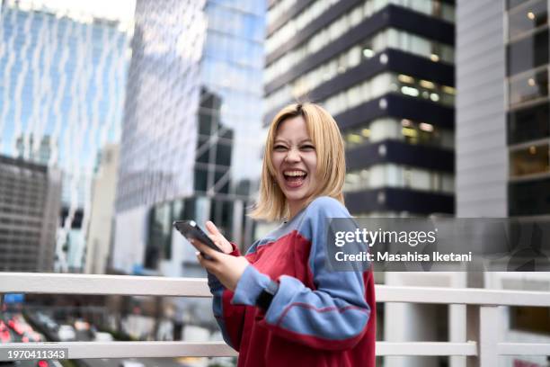 connectivity- individuals with digital devices - 渋谷 stock pictures, royalty-free photos & images