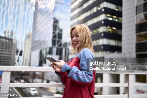 connectivity- individuals with digital devices - 渋谷 stock pictures, royalty-free photos & images