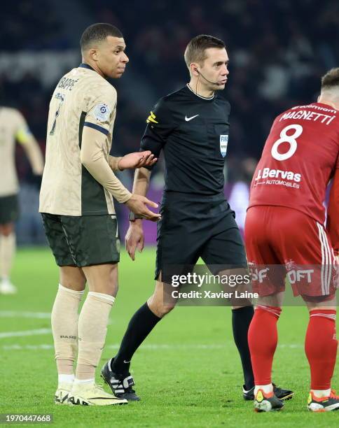 Kylian Mbappe of Paris Saint-Germain react with referee, Clement Turpin during the Ligue 1 Uber Eats match between Paris Saint-Germain and Stade...