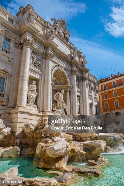 trevi fountain rome italy - eric van den brulle stock-fotos und bilder