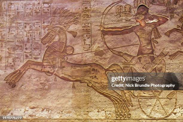 ramses ii hieroglyphs, abu simbel, egypt. - horus fotografías e imágenes de stock