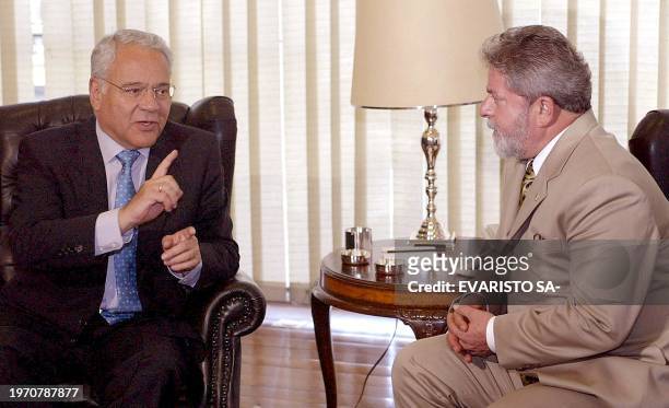 Bolivian President Gonzalo Sánchez de Lozada is seen speaking with his Brazilian counterpart Luiz Inácio Lula da Silva in Brasilia, Brazil 28 April...