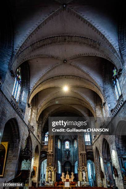 saint-pierre cathedral choir of vannes , brittany, france. - jersey england stock pictures, royalty-free photos & images