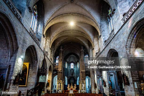 saint-pierre cathedral choir of vannes , brittany, france. - jersey england stock pictures, royalty-free photos & images