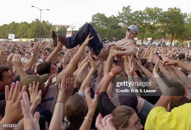 fans enjoy 10th annual music midtown - crowd surfing stock pictures, royalty-free photos & images