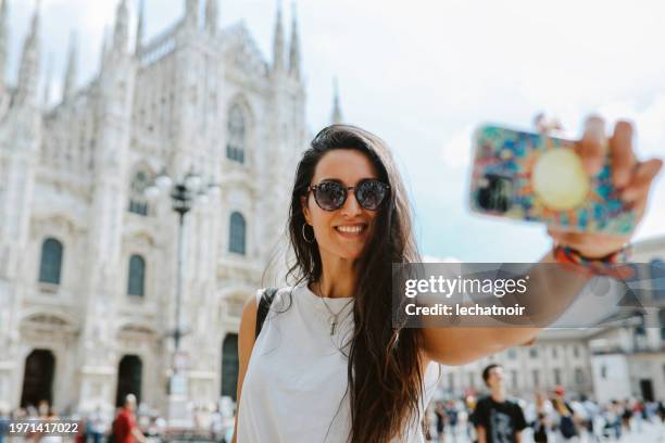 milano city break - piazza del duomo milan stock pictures, royalty-free photos & images