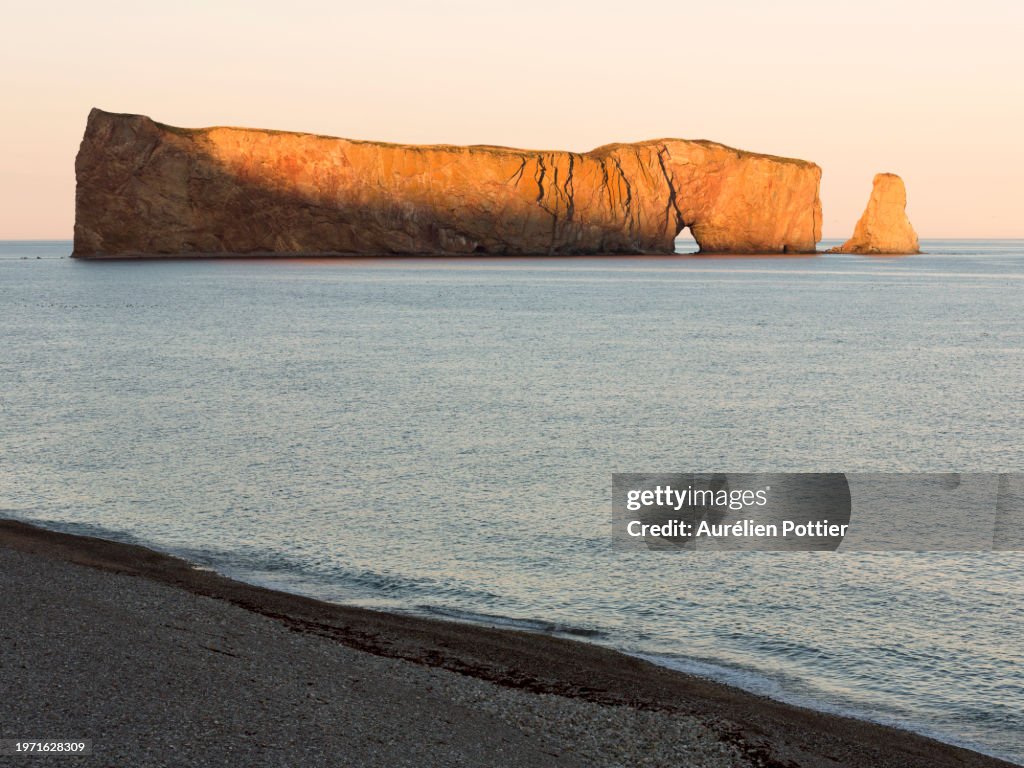 Percé, Rocher percé, début d'ombre