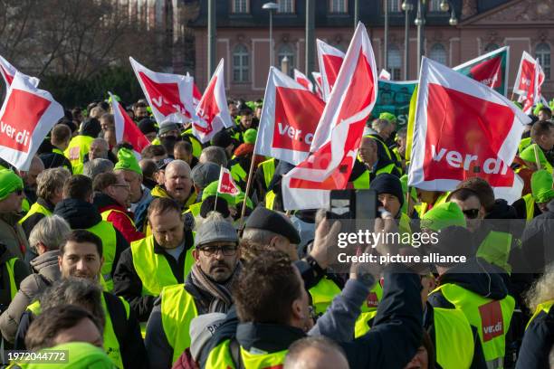 February 2024, Hesse, Wiesbaden: Strikers from the federal states of Hesse, Rhineland-Palatinate and Saarland gather for a rally on the Theodor-Heuss...