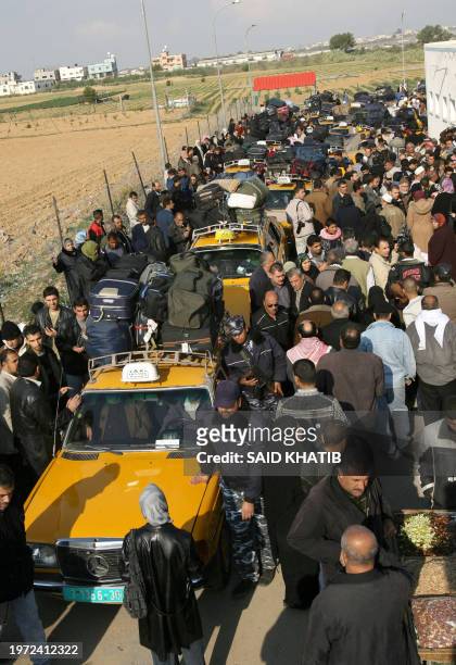 Palestinians wait to cross the border into Egypt at the Rafah crossing, which has been closed for weeks, in the southern Gaza Strip 06 December 2006....
