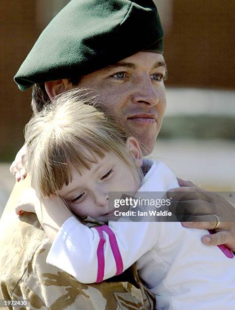 1st royal irish regiment return home from the gulf - uk armed forces day stock pictures, royalty-free photos & images