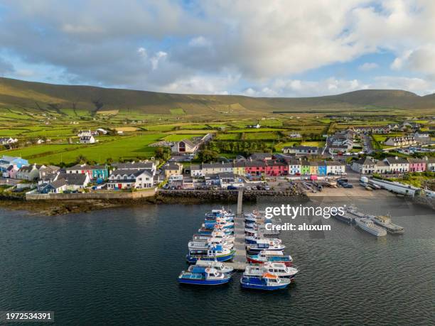portmagee harbour ireland - county kerry stockfoto's en -beelden