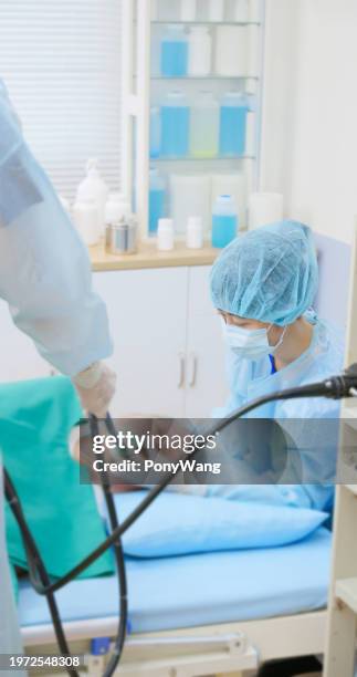 man have gastroscopy exam - throat exam stockfoto's en -beelden