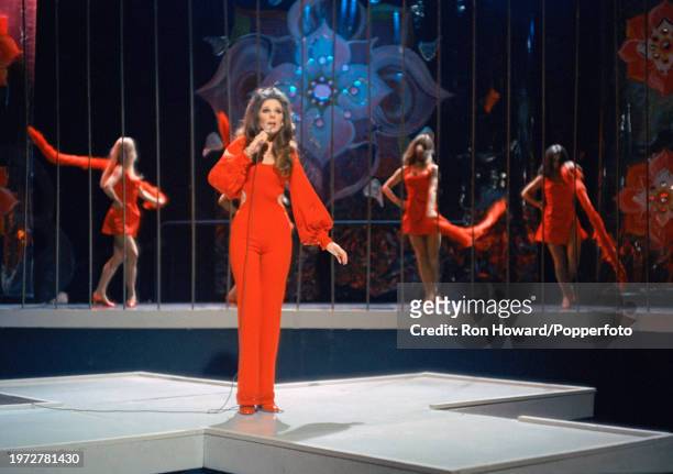 American singer Bobbie Gentry performs with backing dancers on the set of a pop music television show in London circa 1970.