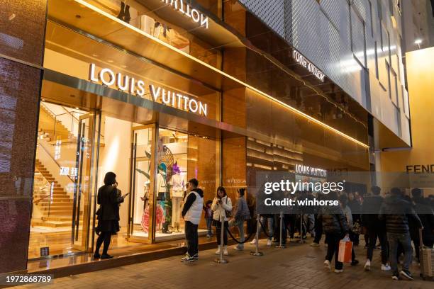 louis vuitton store in tsim sha tsui, kowloon, hong kong - louis vuitton designer label stock pictures, royalty-free photos & images