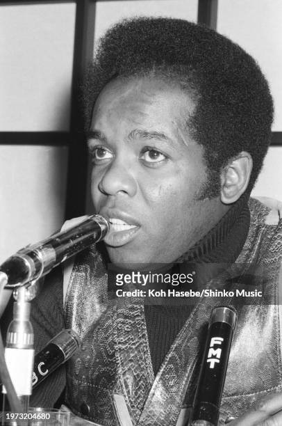 Press conference for American singer Lou Rawls arriving in Japan in the fall 1971.