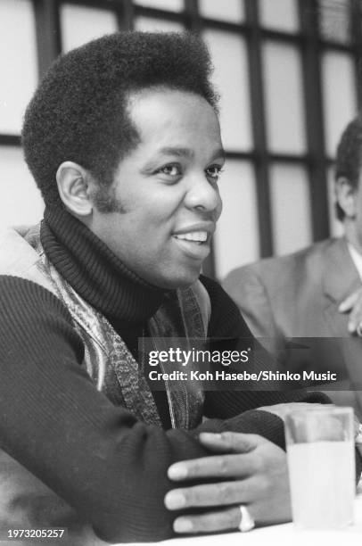 Press conference for American singer Lou Rawls arriving in Japan in the fall 1971.
