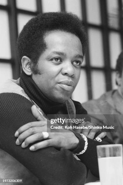 Press conference for American singer Lou Rawls arriving in Japan in the fall 1971.